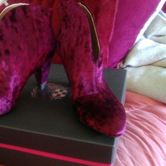 Vince Camuto Booties - Picture 2 of 3